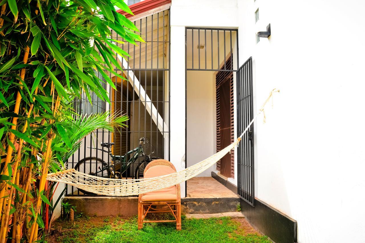 Yoyo Airport Hostel Negombo Exterior foto